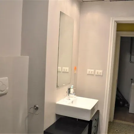 Gb Monti/4camere/12ospiti * Genua