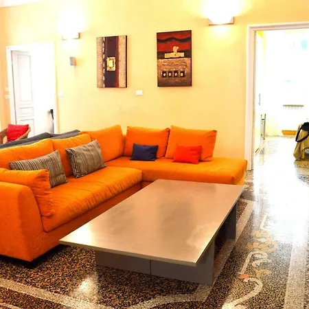 Gb Monti/4camere/12ospiti Genua