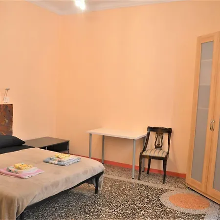 Gb Monti/4camere/12ospiti Genua