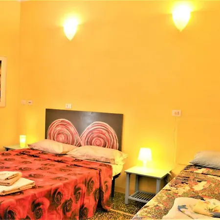 Gb Monti/4camere/12ospiti * Genua