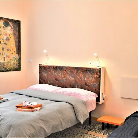 Gb Monti/4camere/12ospiti * Genua